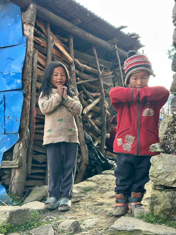 Nepal - tour du Manaslu - J 1 - balade dans le jolie village de Laprak