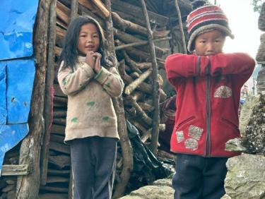 Nepal - tour du Manaslu - J 1 - balade dans le jolie village de Laprak