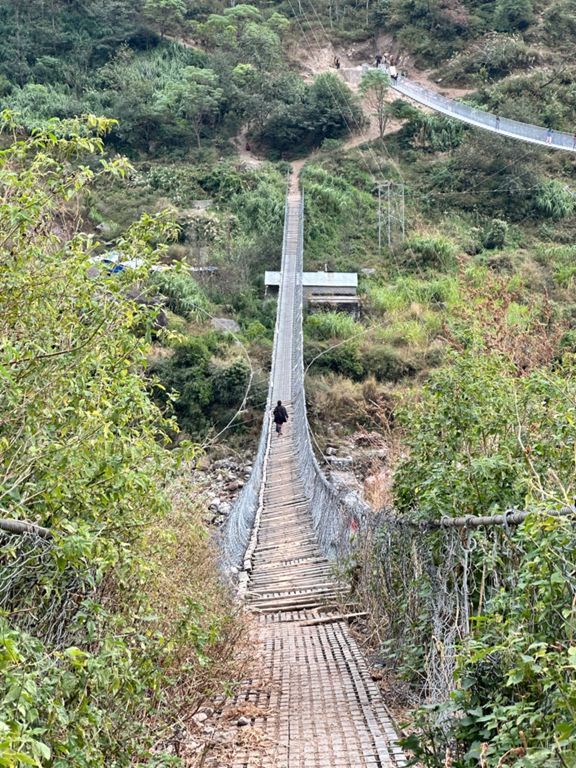 Nepal - tour du Manaslu - J 4 - Salleri - Deng